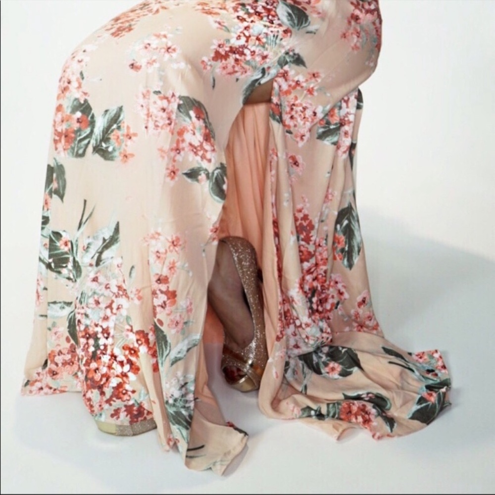 New Gorgeous Blush Floral Maxi Dress With Side Slit - Picture 9 of 10